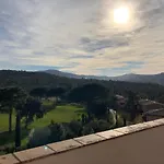 Charmantes Haus im Golf Club Saint Tropez